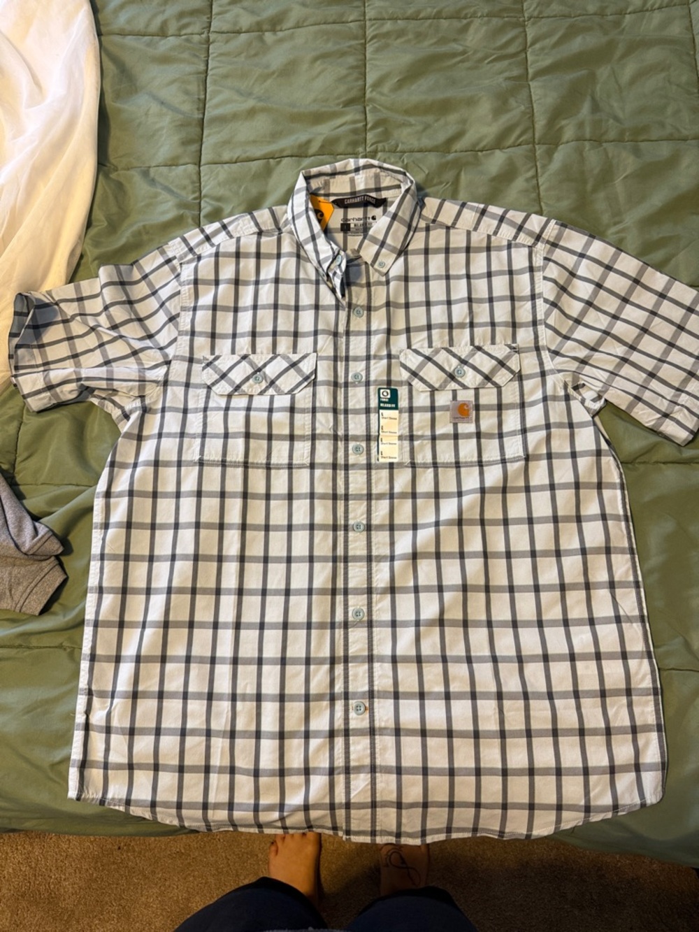 NWT Carhartt Men’s White and Gray Plaid Short-Sleeve Button-Down Shirt